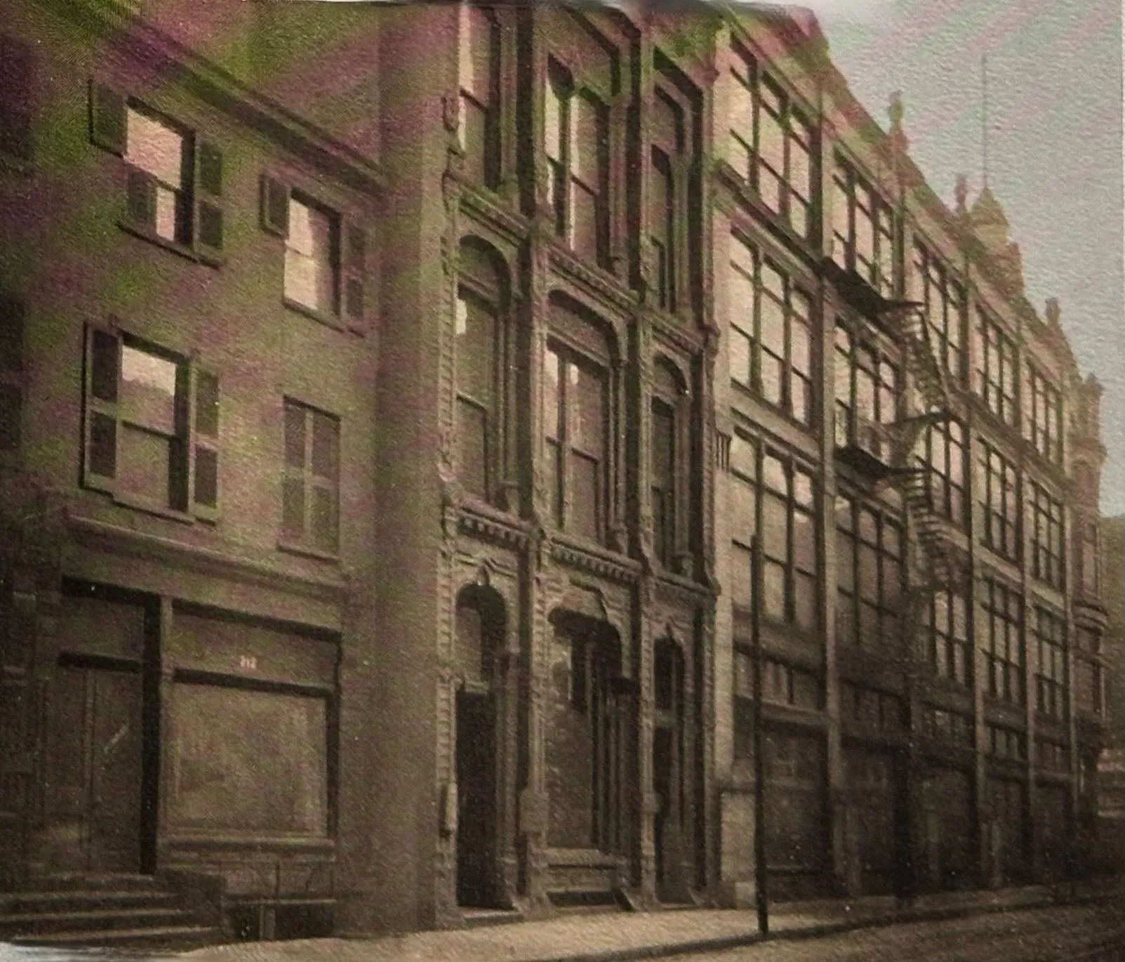 The art studio was on the third floor of the bank building in the center.